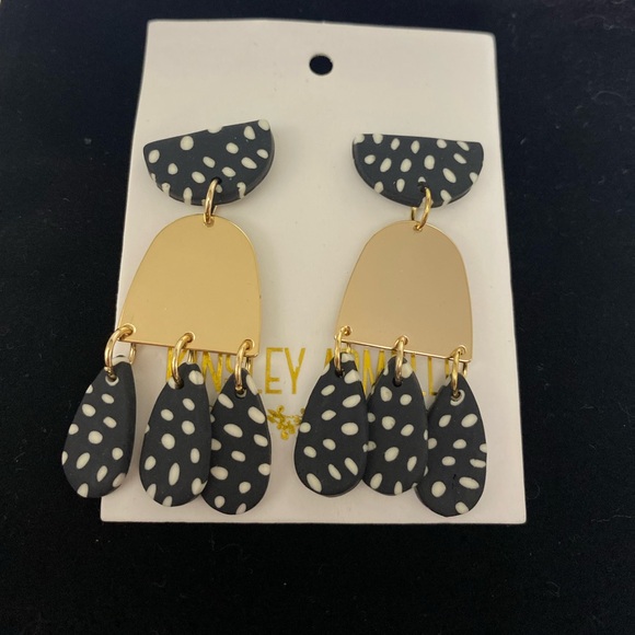 KINSLEY ARMELLE Doris Coll. Earrings, Clay Shapes, Blk/Wht w/Gold & Dust Bag - Picture 6 of 8